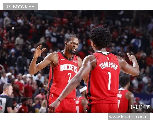 火箭队发布新海报谢泼德与杜兰特击掌瞬间展现新老结合魅力 火箭队发布新海报谢泼德与杜兰特击掌瞬间展现新老结合魅力